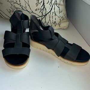 Dr Scholl’s black platform sandals 1 1/4” heel Velcro ankle strap rubber sole